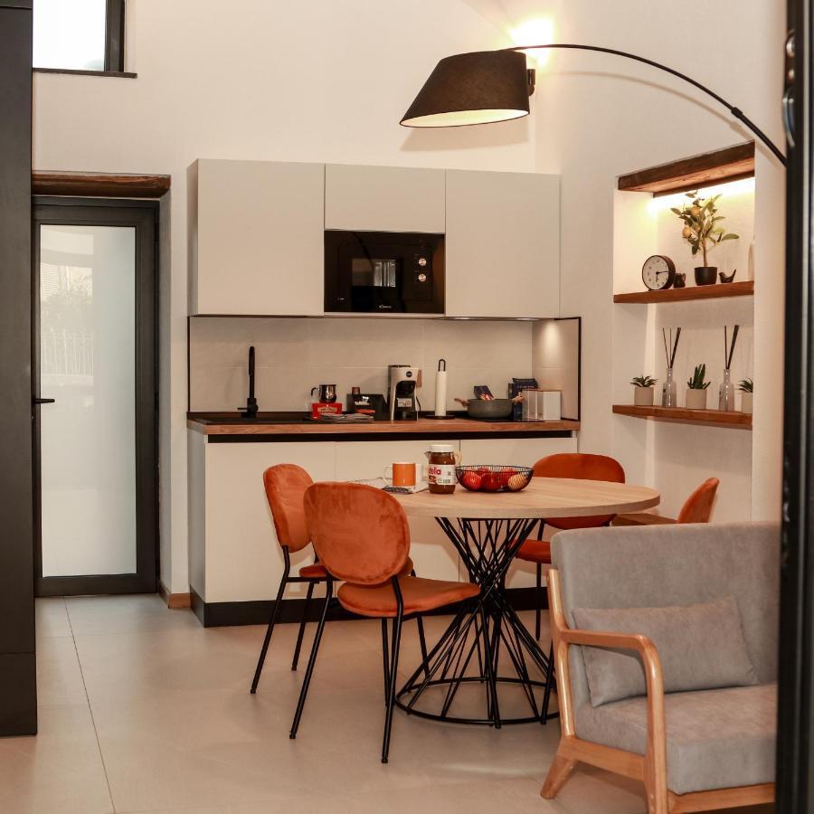 Dislocati Bnb - Jacuzzi Privata - Cucina - Tv60" - Minimal Luxury Marigliano Eksteriør billede