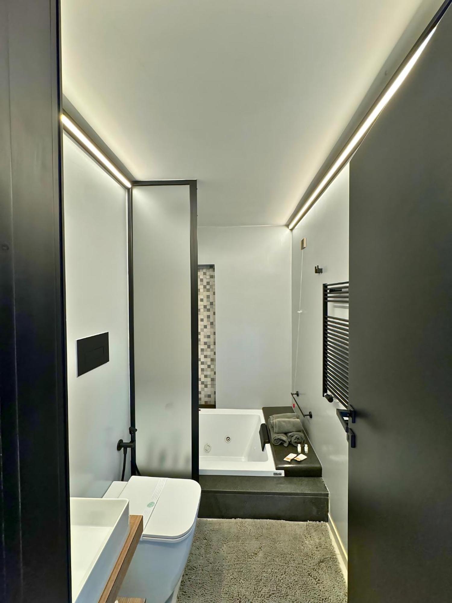 Dislocati Bnb - Jacuzzi Privata - Cucina - Tv60" - Minimal Luxury Marigliano Eksteriør billede